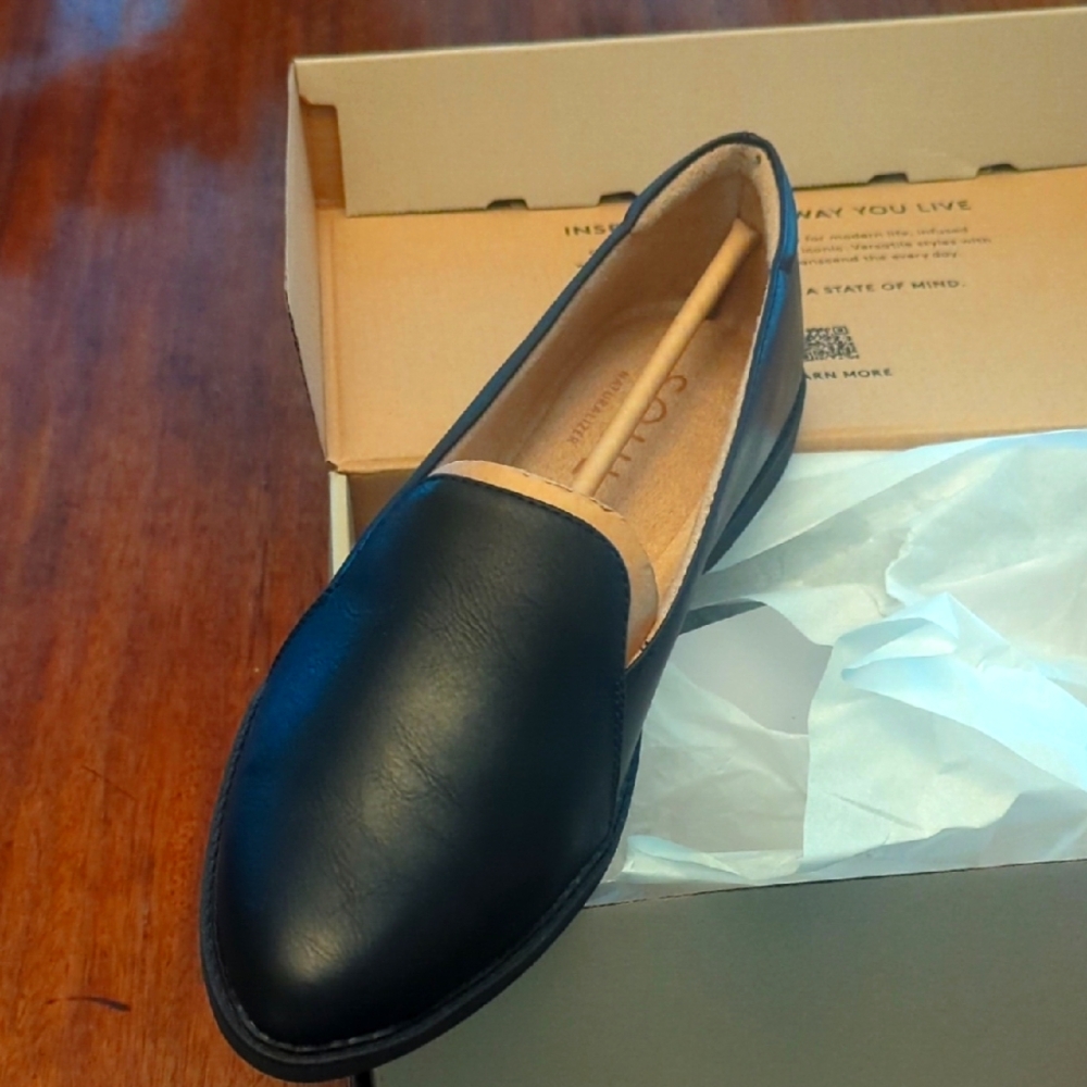 Naturalizer Yippee Black Loafers